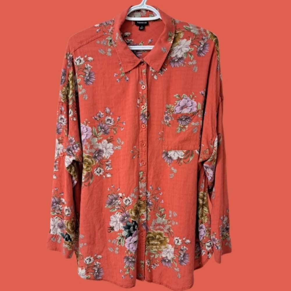 Torrid Coral Floral Collared Shirt 🍊